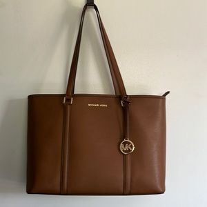 Michael Kors Laptop Tote Sholder Bag - Carmel- excellent condition